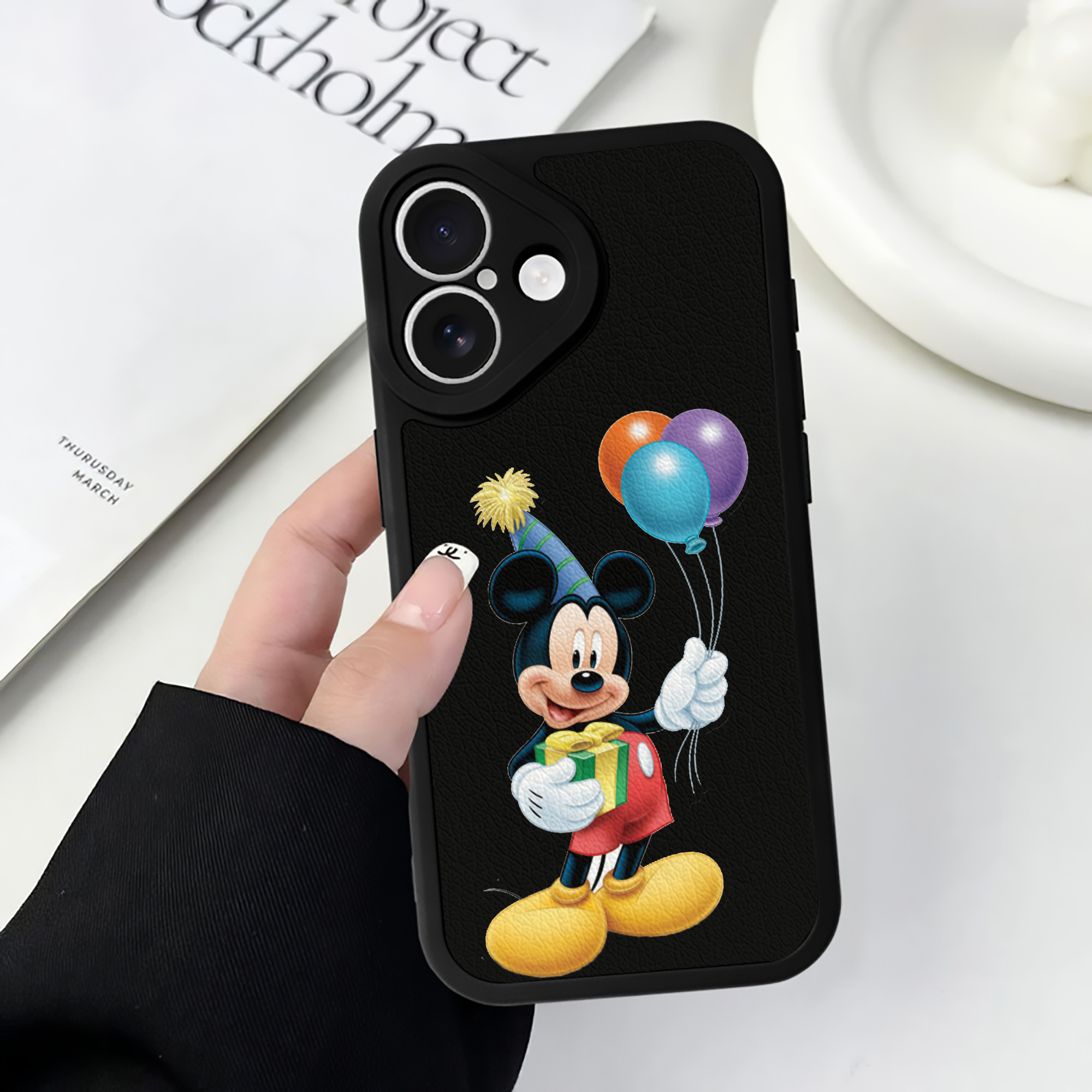 （画像用） ミッキーマウス Mickey Mouse 【iPhone 16シリーズ対応】シリコンスマホケース（レザー調） 材質：シリコン